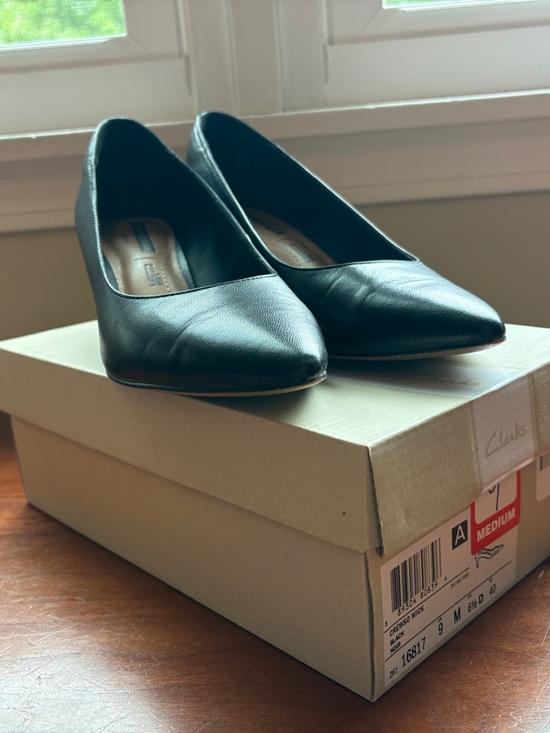 Clarks Shoes - Clarks Black Leather Pointed Toe heels